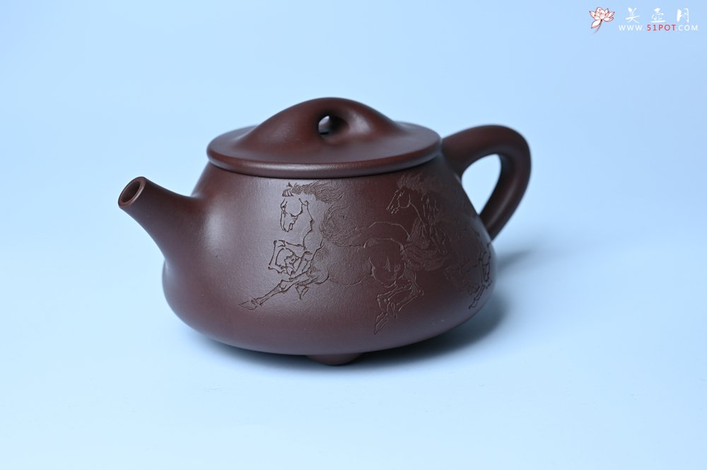 紫砂壶图片：实力派周斌 优质底槽青全手工精工满瓢壶  范小君徒杨志超装饰七骏图 - 美壶网