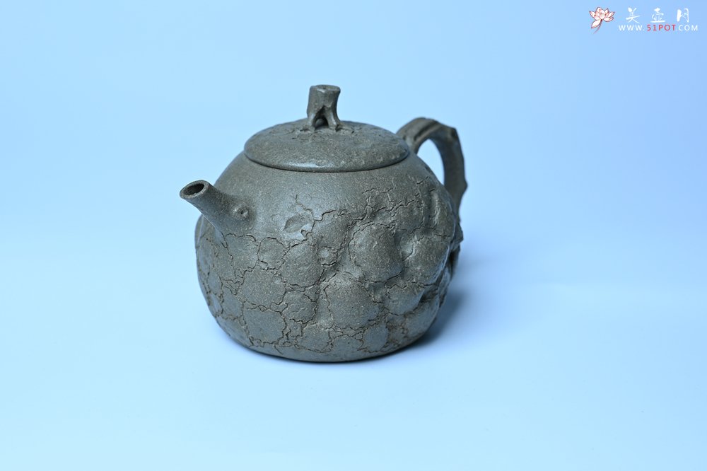 紫砂壶图片：美壶特惠 特好老青段泥云松供春壶 茶人醉爱 - 美壶网