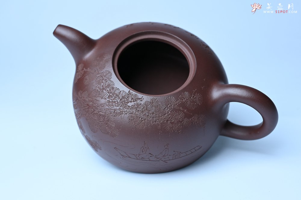 紫砂壶图片：油润底槽清 卡盖难度相当大 全手工半月紫砂壶  君臣一梦,今古空名 但远山长,云山乱,晓山青 - 美壶网