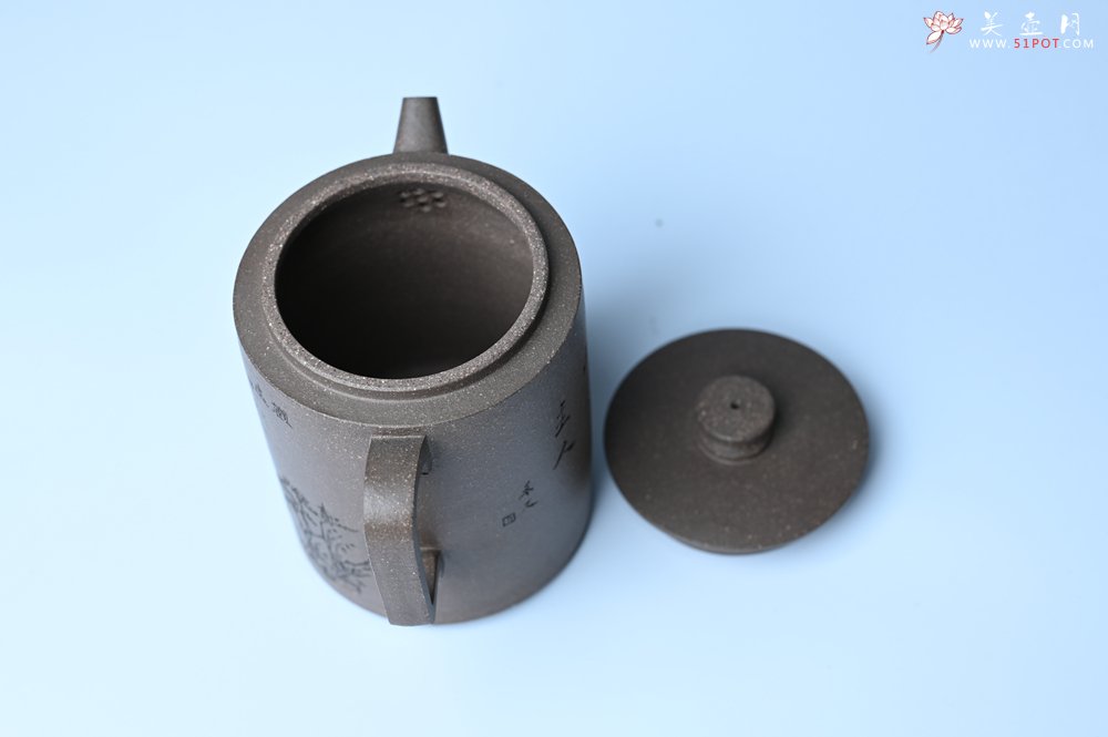 紫砂壶图片：美壶特惠 蠡墅大水潭深井老天青泥 精致圆础壶 装饰山水 茶人醉爱 - 美壶网