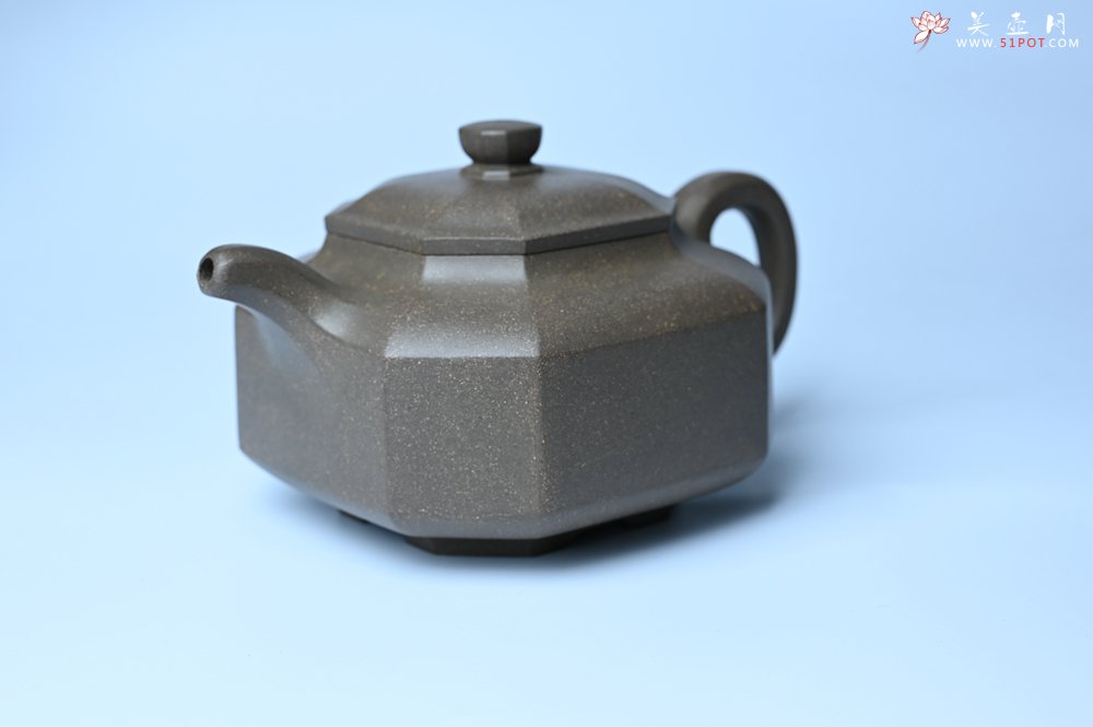 紫砂壶图片：实力派张海艳全手工蟹壳老青段泥精工八方侧角壶 气势磅礴 - 美壶网