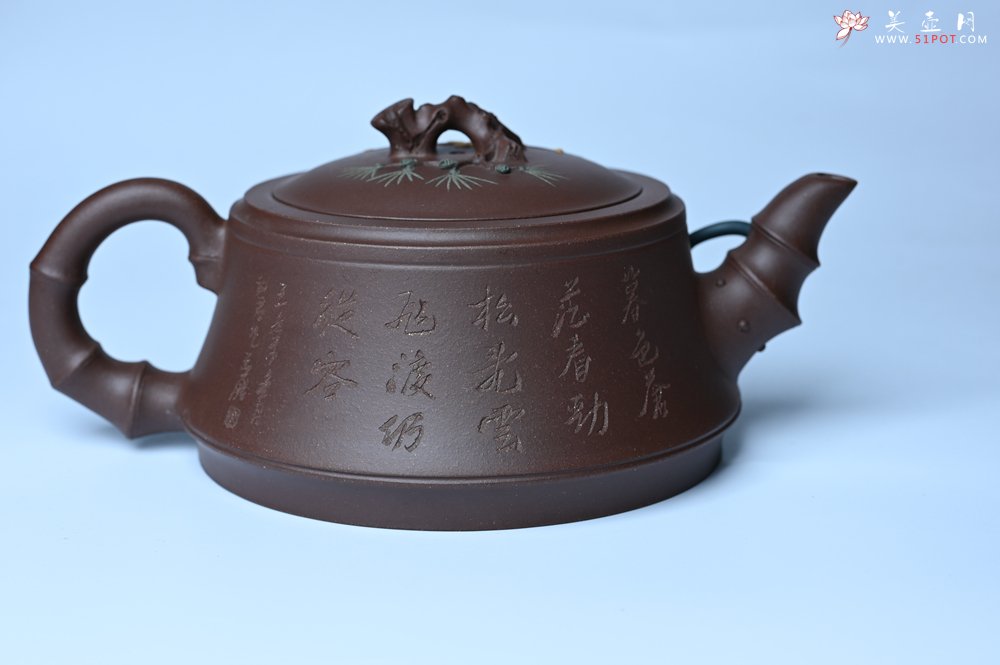 紫砂壶图片：美壶年底特惠 精品松竹梅紫砂壶 清虚静泰 暮色苍茫看劲松 乱云飞渡仍从容 - 美壶网