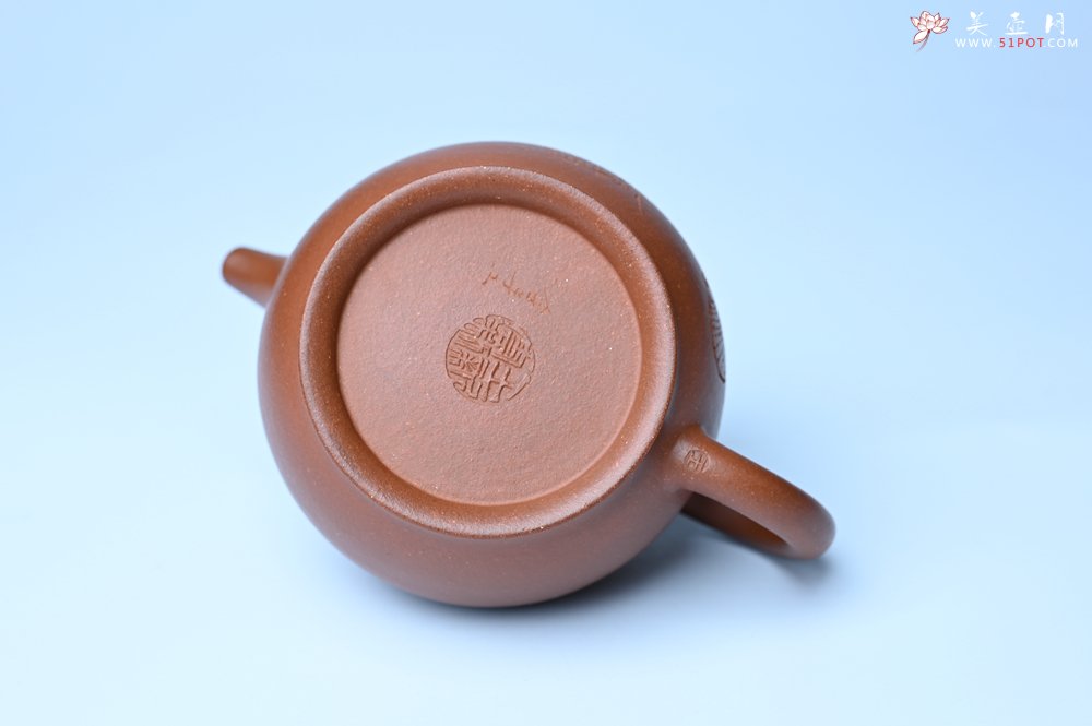 紫砂壶图片：美壶特惠 王老师 全手工红降坡泥潘壶 国助工 易轩 范小君徒杨志老师刻绘 装饰小富贵特文气 - 美壶网