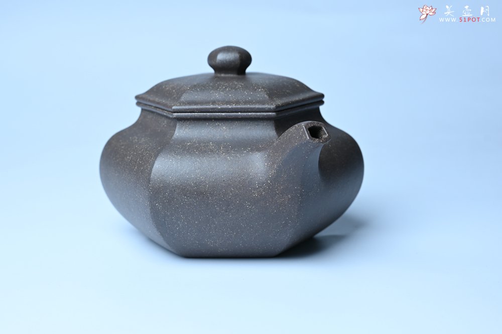 紫砂壶图片：实力派张海艳全手工精工老青灰泥六方仿古壶 气势磅礴 线面挺括平正 - 美壶网