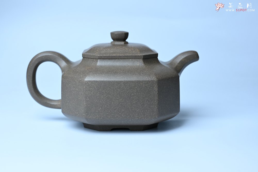 紫砂壶图片：实力派张海艳全手工蟹壳老青段泥精工八方侧角壶 气势磅礴 - 美壶网