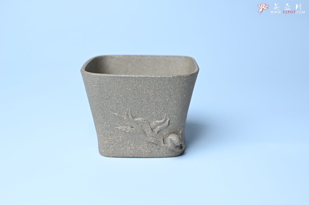 紫砂壶图片：实力派国工周斌（周镔） 采用8000块一捆的特好青段 全手工四方寿桃主人杯 观桃杯 - 美壶网