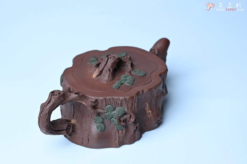 紫砂壶图片：实力派国工奚亮 全手工双色松桩壶 此壶灵动刻画描绘松桩之形 - 美壶网