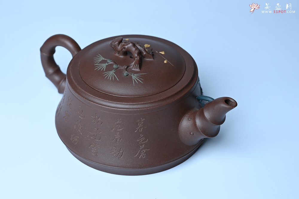 紫砂壶图片：美壶年底特惠 精品松竹梅紫砂壶 清虚静泰 暮色苍茫看劲松 乱云飞渡仍从容 - 美壶网