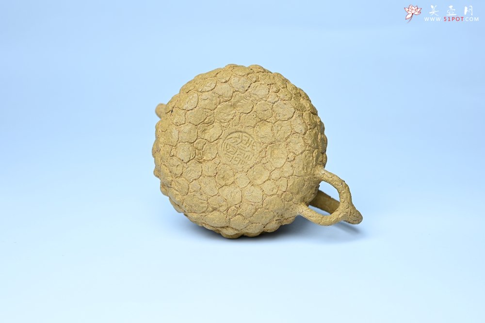 紫砂壶图片：美壶特惠 全手工黄段供春 肌理有老树瘿的感觉 灰常赞 - 美壶网