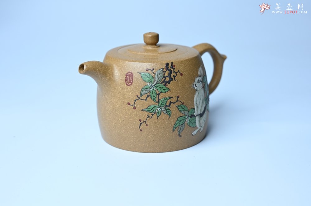 紫砂壶图片：美壶特惠 精致特好黄段泥井栏壶 泥绘祥瑞兔子 惠风和畅 寓意吉祥好运常来 - 美壶网