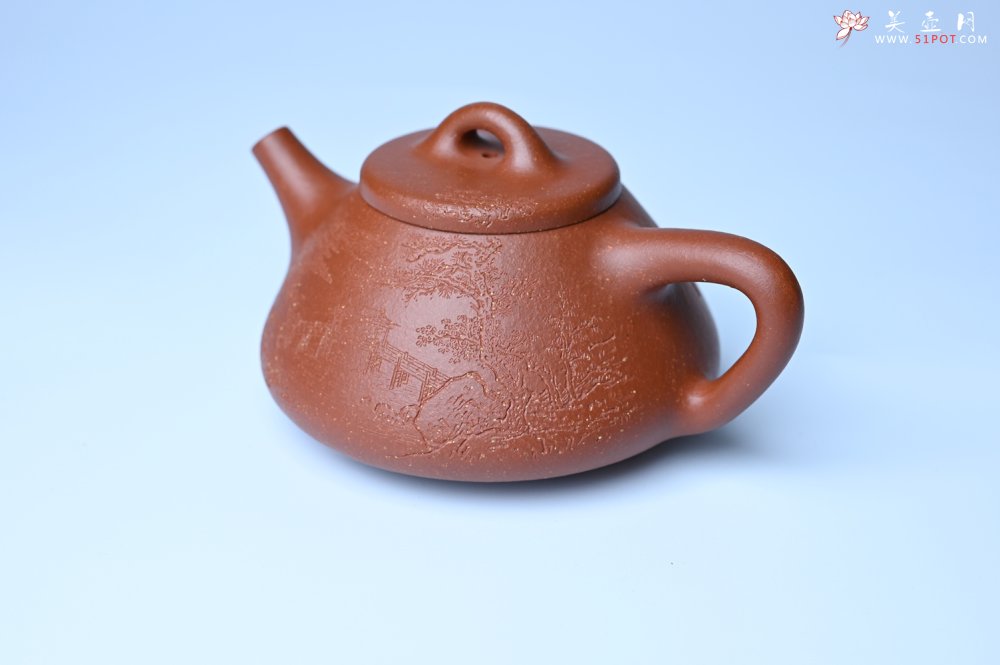 紫砂壶图片：实力派国工周斌（周镔）特好红降坡泥全手工子冶石瓢 张听钢装饰山水 - 美壶网