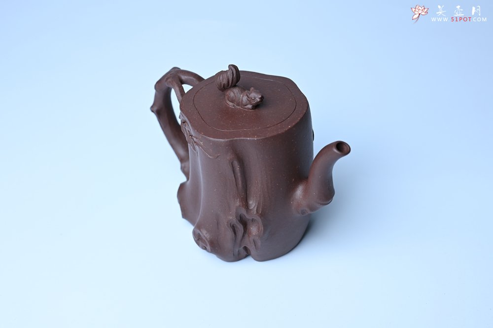 紫砂壶图片：实力派工艺师周斌底槽青精品松鼠葡萄树桩壶 - 美壶网
