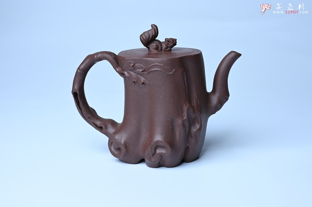 紫砂壶图片：实力派工艺师周斌底槽青精品松鼠葡萄树桩壶 - 美壶网