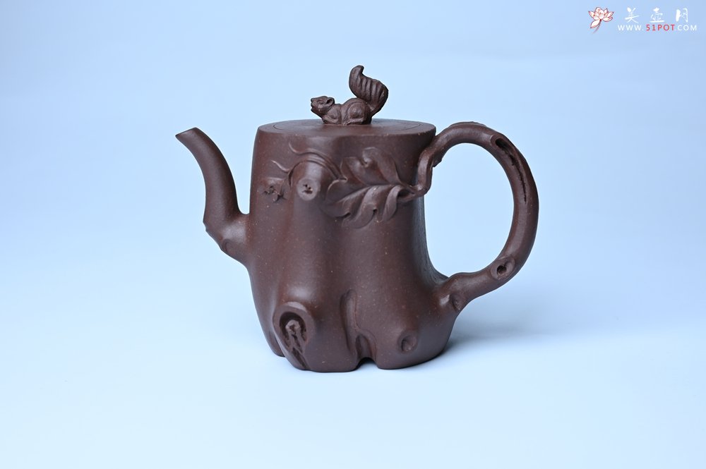 紫砂壶图片：实力派工艺师周斌底槽青精品松鼠葡萄树桩壶 - 美壶网