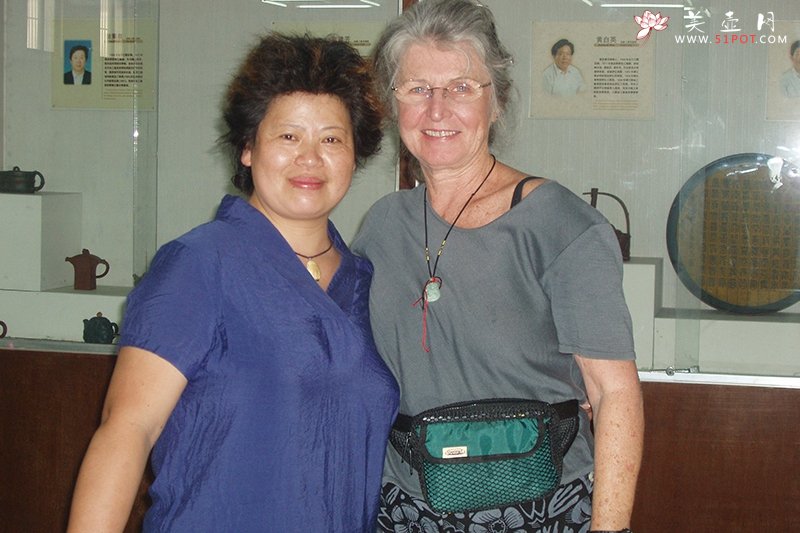 紫砂壶图片：与美国陶艺家交流合影 - 美壶网