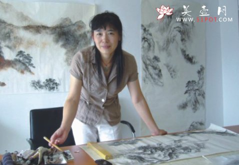 紫砂壶图片：现场作画 - 美壶网