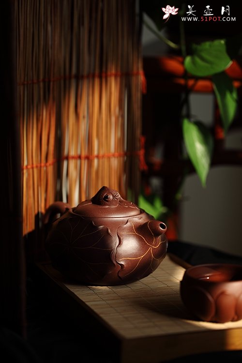 紫砂壶图片：荷塘情趣 - 美壶网