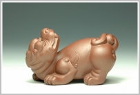 紫砂壶图片：回头貔貅 - 美壶网