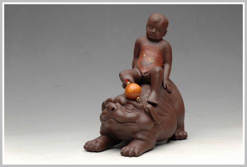 王健紫砂壶 栩栩如生 吉祥送福 财童戏狮 原矿紫泥