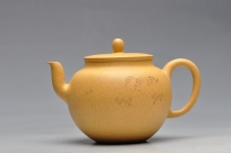 紫砂壶图片：线条流畅 挺拔优雅 全手迎春 墨陶装饰王翔鸟 - 美壶网