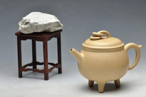 顾小英紫砂壶 三足串顶  美壶网供料 优质本绿 挺拔俊秀 本山绿泥