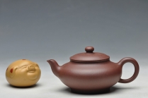 紫砂壶图片：线条流畅 实用小品 雅韵 - 美壶网
