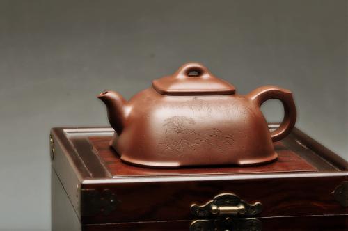 何卫枫紫砂壶 何卫枫全手新品 敦方  蓄势 古味十足 精致可人 通景山水 原矿底槽清