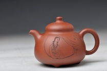 紫砂壶图片：细刻入丝 形体端庄 传统作品 全手三足乳鼎 - 美壶网