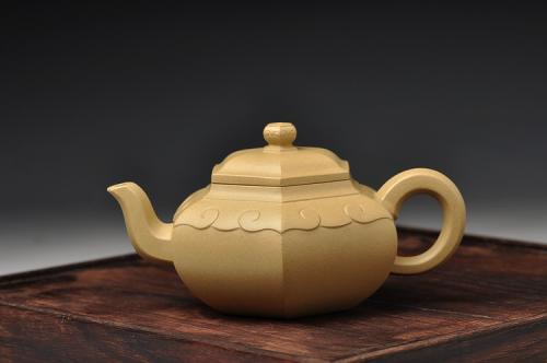 何卫枫紫砂壶 何卫枫最新力作 别具一格 典雅大方 全手六方如意 本山绿泥