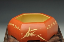 紫砂壶图片：岁寒三友之六方水洗 陆轶舟精品代表作 刀法精炼 粉浆效果更漂亮 - 美壶网