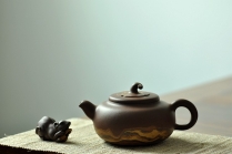 紫砂壶图片：国工师闵祥君近作 通透绞泥 大气厚重 大茄段  - 美壶网