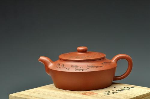 钱伟刚紫砂壶 钱伟刚原创作品 造型厚重 沉稳 实用典雅  玉扁壶 原矿清水泥