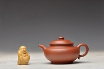 紫砂壶图片：徐家风格 舒展温润 扁而不僵  全手扁掇只 优质红清水 - 美壶网