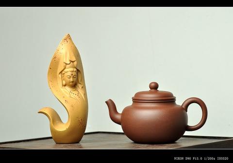 徐亚春紫砂壶 徐亚春新作 圆润雅致 线条流畅 全手秀珠 原矿紫泥