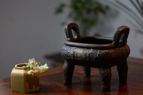 紫砂壶图片：气势雄壮 全手四方平安鼎 古朴 手工拓片证书 - 美壶网