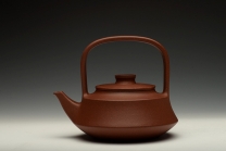 紫砂壶图片：潘小东甲午年新作 潜力派 全手玉带提梁 智行方圆 颇有难度 - 美壶网