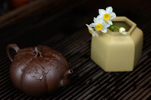 顾正芳紫砂壶 顾正芳甲午年新作 薄胎筋囊花器 饱满挺拔 线条优美 全手工六瓣南瓜 原矿紫泥