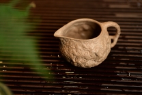 紫砂壶图片：茶盘玩趣  段泥全手龚春公道 - 美壶网