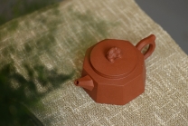 紫砂壶图片：唐文新作 稳重大气   全手八方柱础 - 美壶网