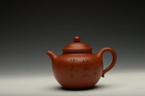 徐亚春紫砂壶 俊秀飘逸 线条优美 摹古朱泥秋水 刀法精炼 原矿朱泥