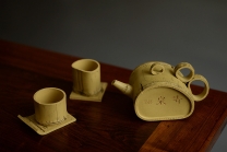 紫砂壶图片：朱牧清装饰 结构巧妙 自然得趣  全手青山云外 - 美壶网