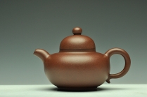 紫砂壶图片：传统实用 做工精致 极品陈腐老紫泥 全手高帽壶 - 美壶网