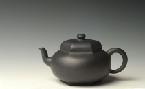 紫砂壶图片：潘小东新作 端庄秀丽 随方就圆 全手六方鼓腹 难度大~捂灰 - 美壶网