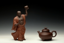 紫砂壶图片：于洪霞新作 造型新颖  全手凤鸣 寓意吉祥 - 美壶网