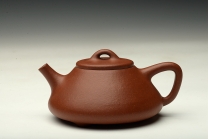 紫砂壶图片：纯料降坡泥 骨肉均挺 全手小子冶石瓢 - 美壶网