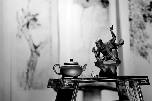 储俊伟紫砂壶 储俊伟全手过程的那个三足宝莲o(∩_∩)o  原矿底槽清