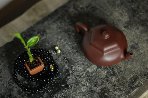 潘小东紫砂壶 潘小东新作 端庄秀丽 随方就圆 全手六方鼓腹 难度大~ 原矿底槽清