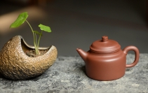 紫砂壶图片：美壶特惠 俞欣荣新作 挺拔俊秀 优质底槽青之高德中 实用精品 - 美壶网