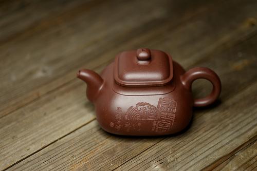 何卫枫紫砂壶 何卫枫全手作品  张听刚装饰 古朴敦厚~ 荆泉四方 原矿底槽清