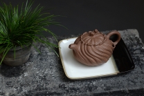 紫砂壶图片：流动的线条 沧桑古朴 岁月波纹~ 柏语 孙伟强张新亚作品 - 美壶网